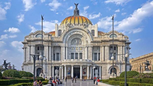 Usan Palacio de Bellas Artes para homenaje a líder religioso; INBA se declara “sorprendido”