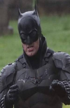 Filtran imagen de Pattinson en vestuario completo de Batman