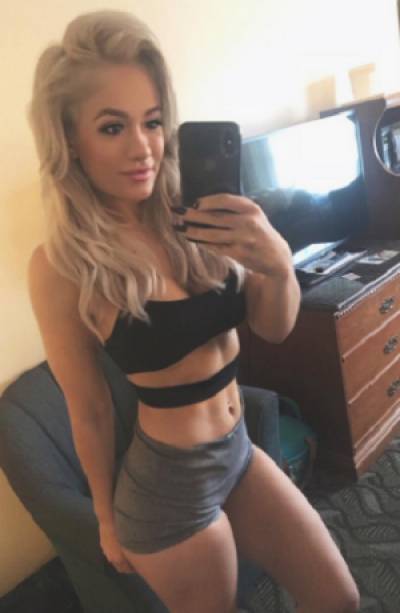 Scarlett Bordeaux, una sexy luchadora y modelo