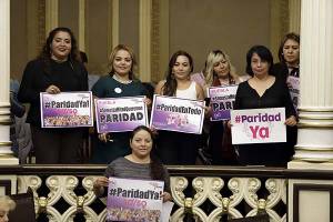 Mujeres poblanas piden a Miguel Barbosa gabinete paritario