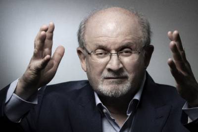 Apuñalan en NY al escritor Salman Rushdie