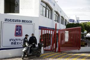 SAT coloca sellos de embargo en el Instituto México, los retira horas después