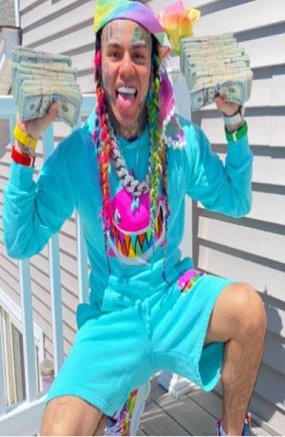 Tekashi 6ix9ine, rapero con raíces poblanas, reaparece en Cuba tras golpiza