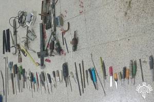 Decomisan droga y más de dos mil objetos prohibidos en penal de Puebla
