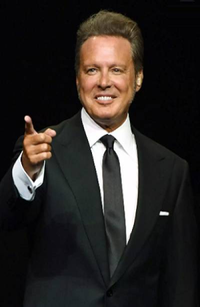 Luis Miguel es captado en Miami ¿comprando anillo de compromiso?