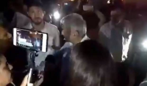 AMLO se enoja y regaña a manifestantes en SLP