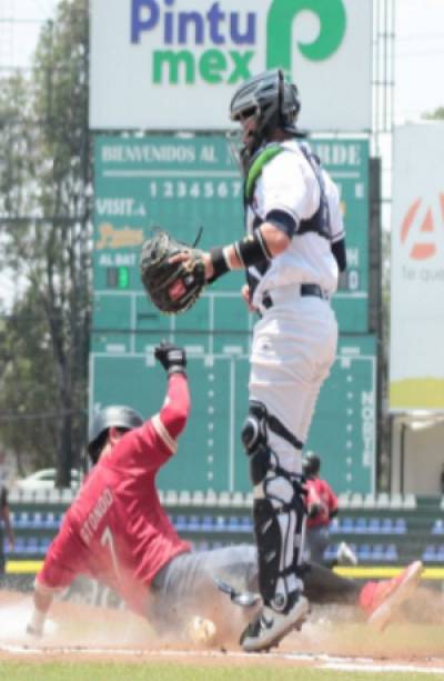 Piratas de Campeche derrota 10-9 a Tigres de QR y evitan la barrida en Puebla