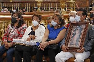 Ofrecen misa en Catedral de Puebla por peregrinos que murieron en accidente carretero