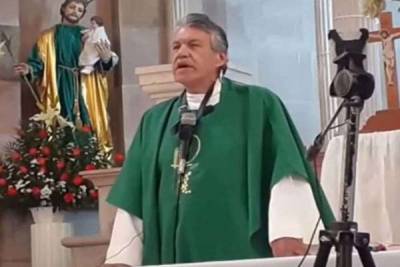 Sacerdote insulta a mujer obesa: &quot;¡Ya no tragues arroz, hija de la fregada!&quot;