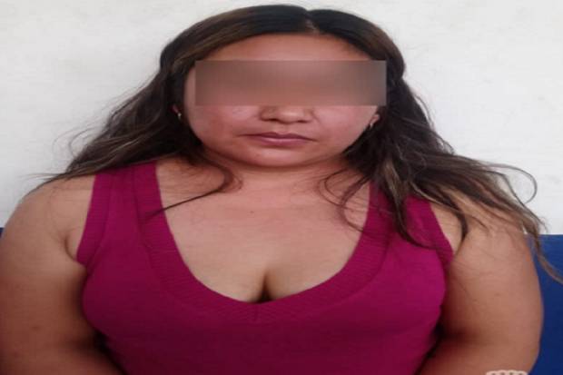 Más de 50 dosis de droga le encuentran a mujer narcomenudista en Xonacatepec