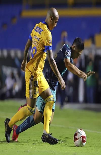 Club Puebla tuvo en la lona a Tigres pero cayó 2-1 en El Volcán