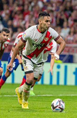 Radamel Falcao y el Rayo Vallecano sacan empate 1-1 ante el Atlético de Madrid