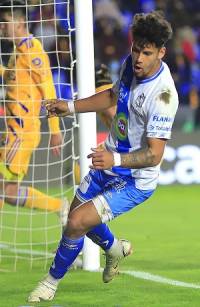 Cruz Azul contempla a Maxi Araújo, del Club Puebla, como posible refuerzo