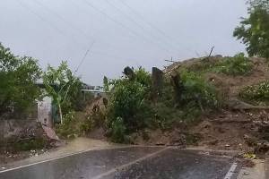 Lluvia en Hueytamalco deja afectaciones en casas y caminos