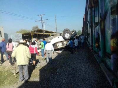 Intentó ganarle al tren: 9 muertos y al menos 13 heridos