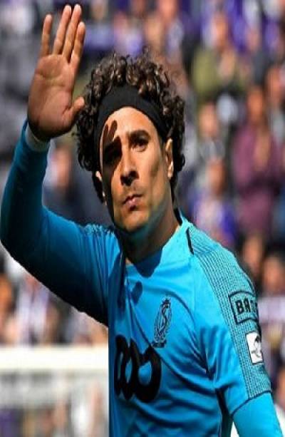 Memo Ochoa se despidió de la afición del Standard de Lieja