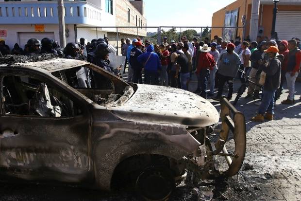 Por quema de patrullas en Calpan, gobierno estatal presentará denuncias