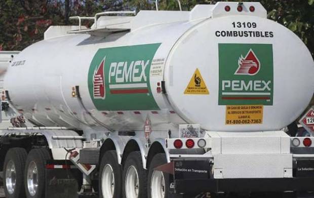 Fitch baja calificación a bonos de Pemex