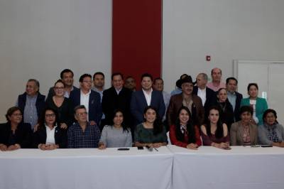 Mayoría de diputados morenistas de Puebla se decantan por Barbosa
