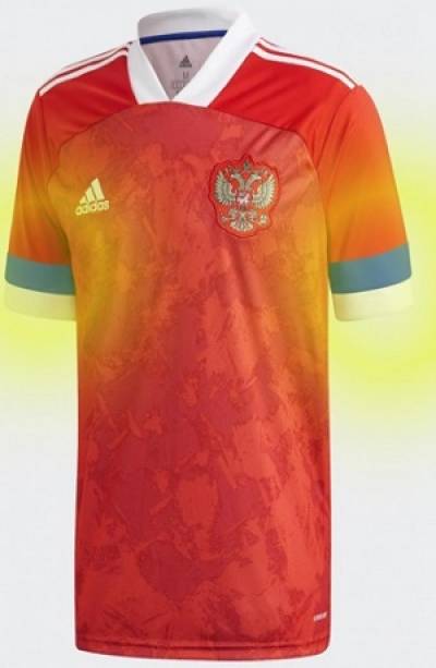 Diseñan playera de Rusia con los colores de la bandera invertidos