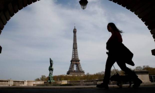 París vuelve a cerrar bares por COVID