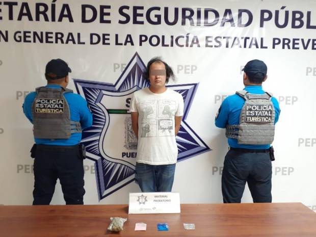 SSP Puebla detiene a narcovendedor en estacionamiento de Walmart Ciudad Judicial