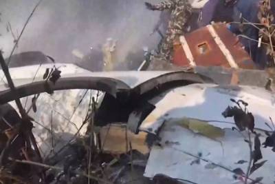 Mueren 72 pasajeros en accidente aéreo en Nepal; rescatan 68 cadáveres