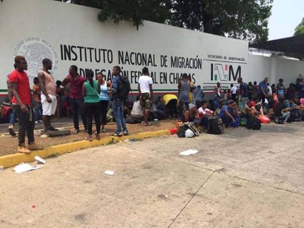 Funcionaria de AMLO llama &quot;caníbales&quot; a migrantes africanos