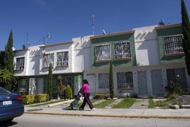 Encuentran a mujer sin vida en el interior de su vivienda en Los Héroes