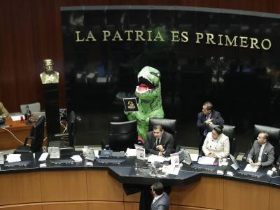 Senado avala “plan B” de reforma electoral; regresa a diputados