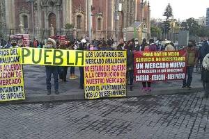 En Palacio Nacional protestan contra demolición de mercado de Amalucan