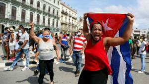 Presidente de Cuba acusa a EU de generar protestas sociales