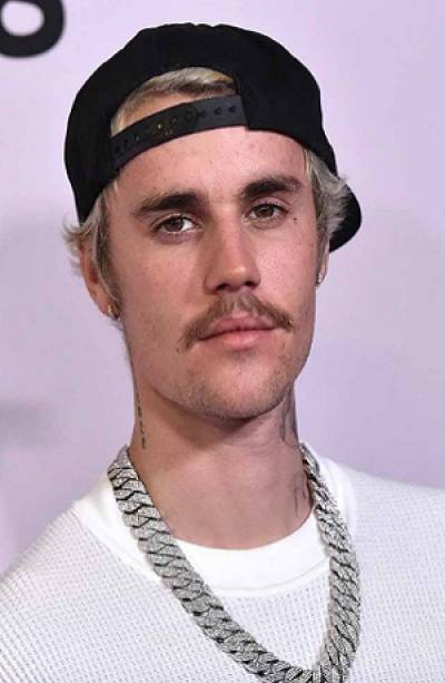 Justin Bieber se recupera tras parálisis facial provocada por virus