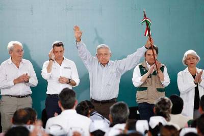 En Oaxaca reclaman becas a AMLO... ¡y los regaña!