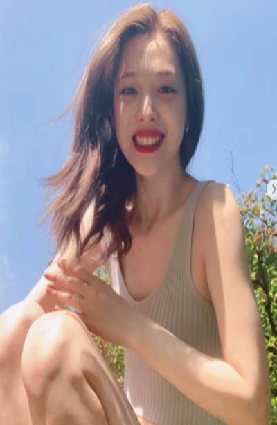 Hallan sin vida a Sulli, cantante y actriz del K-Pop