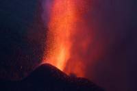 UE activa satélites para seguir erupción del volcán de la isla de La Palma, España