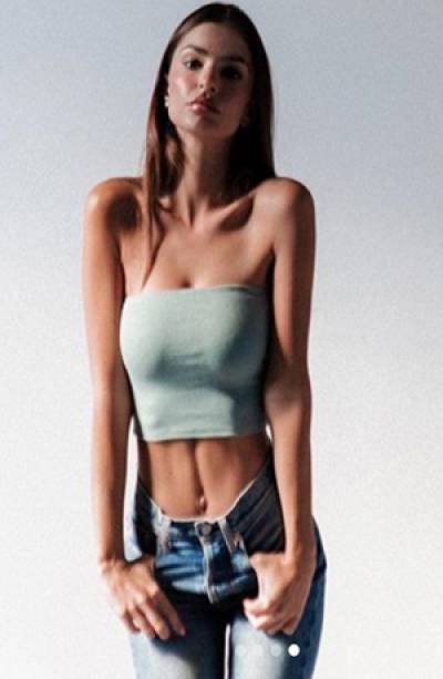 Emily Ratajkowski reta a Instagram con desnudo en...