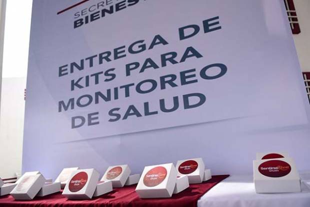Ayuntamiento de Puebla entrega kits para monitoreo de la salud