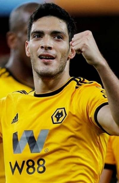 Raúl Jiménez ya tiene canción como goleador del Wolverhampton