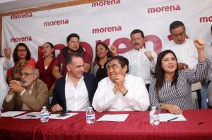 Barbosa cierra filas con alcaldes de la zona metropolitana