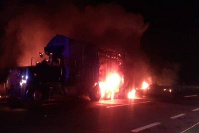 Mueren tres personas calcinadas tras colisión en la autopista a Oaxaca