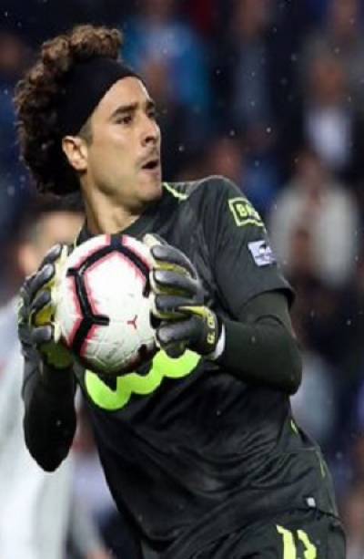 Memo Ochoa pide al América tiempo para analizar su regreso