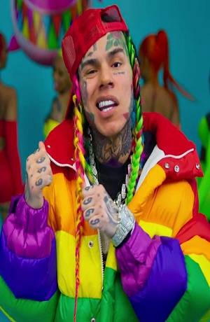 Tekashi 6ix9ine presenta su nuevo álbum “TattleTales”