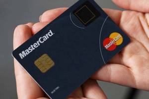Lanzan la primera tarjeta de pago del mundo respaldada por criptomonedas