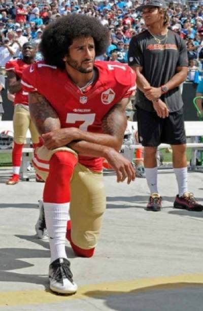 Colin Kaepernick llegó a un arreglo con la NFL