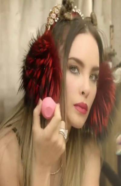 Lanzan Báilalo, video de Belinda con Steve Aoki, Zion y Lenox