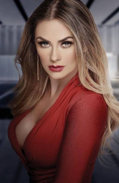 Aracely Arámbula compartió video con sus mejores bikinis