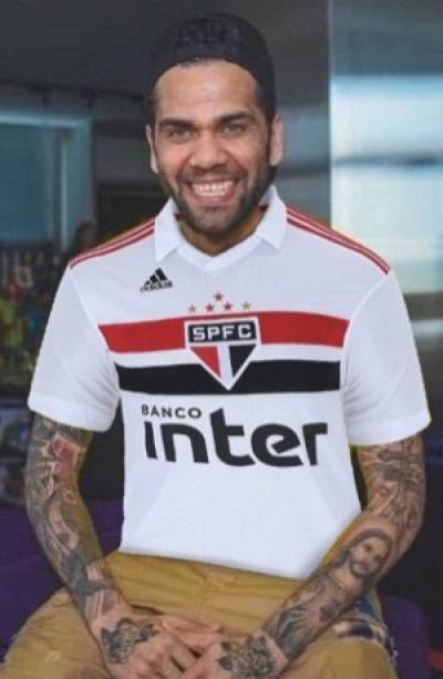 Dani Alves regresa a Brasil y jugará con el Sao Paulo