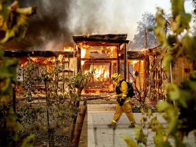 California ordena más evacuaciones por incendio forestal