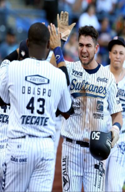 AMLO anunció que Sultanes y Algodoneros jugarán en la Liga del Pacífico